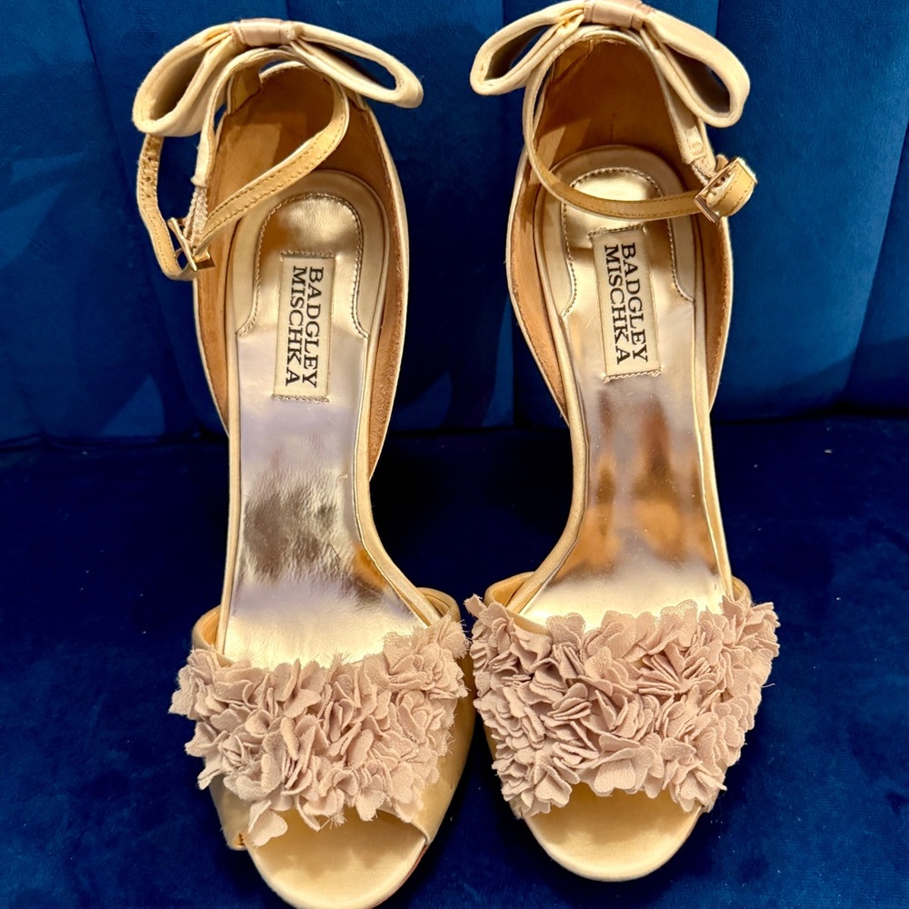 Badgley Mischka Heeled Sandals 7.5M Champagne Floral Bow Stiletto Designer